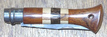 N°8 en cocobolo et bois variés. Talon garantissant une bonne prise en main