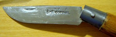 L'onglage et les marquages de ce N°8 ancien ont causé une oxydation assez importante. Un brossage soigné a permis de redonner un aspect plus présentable tout en respectant sa finition
